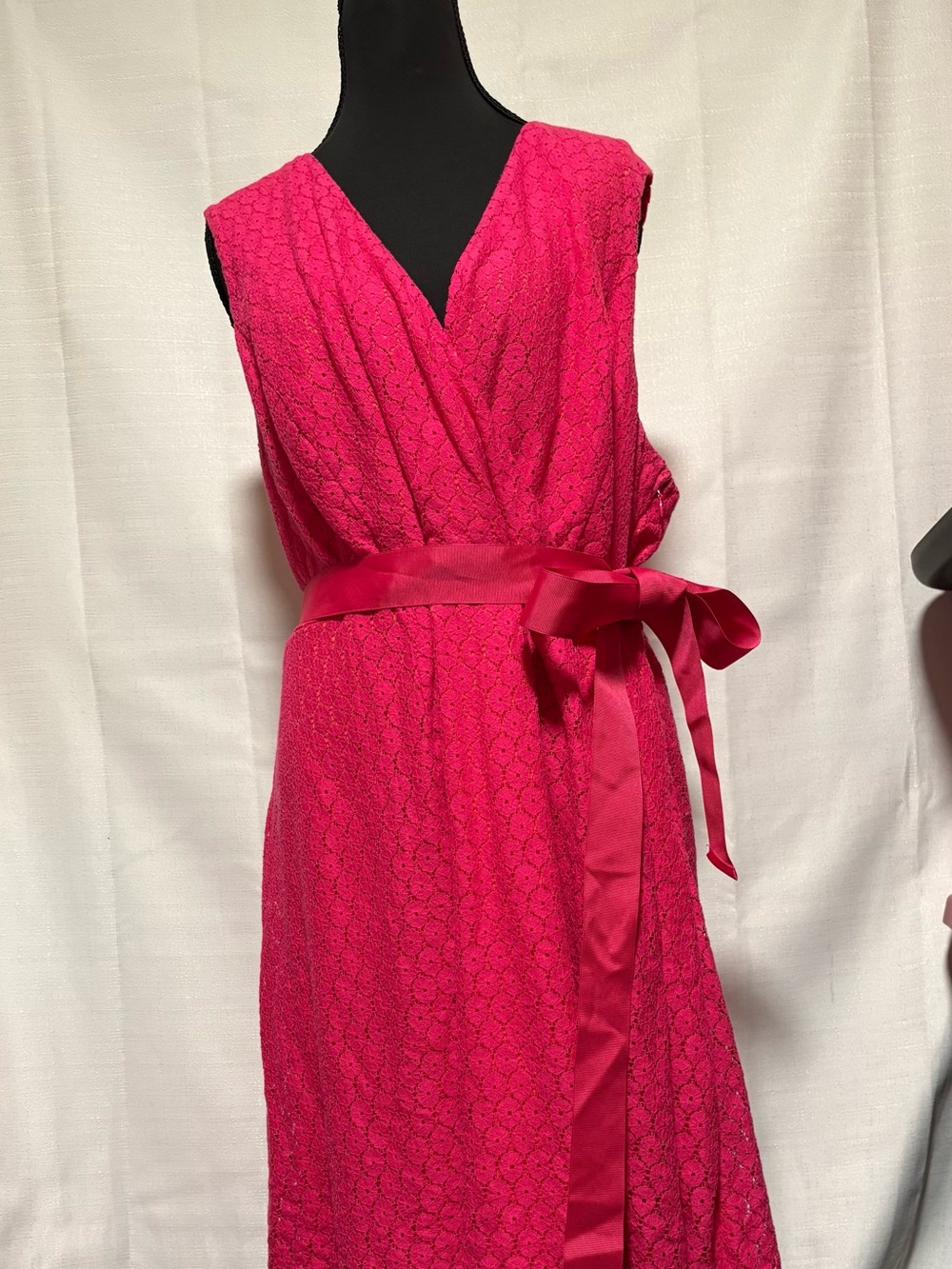 Beautiful Fuchsia Lace Wrap Dress,LANE BRYANT with Flattering V-Neck.Ribbon-Tie!